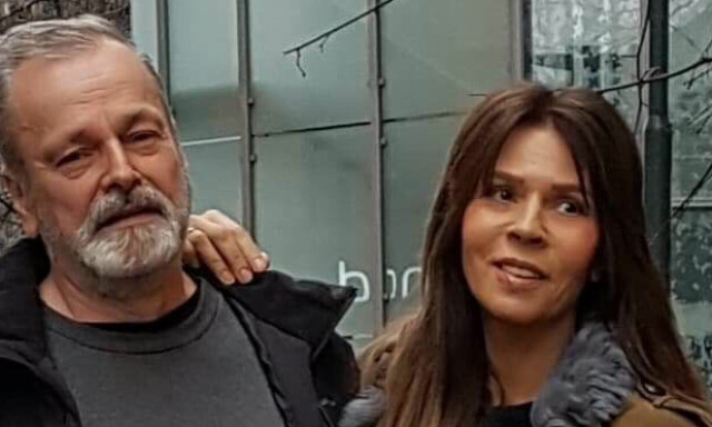 - Det er utrolig seigt, men vi holder motet oppe